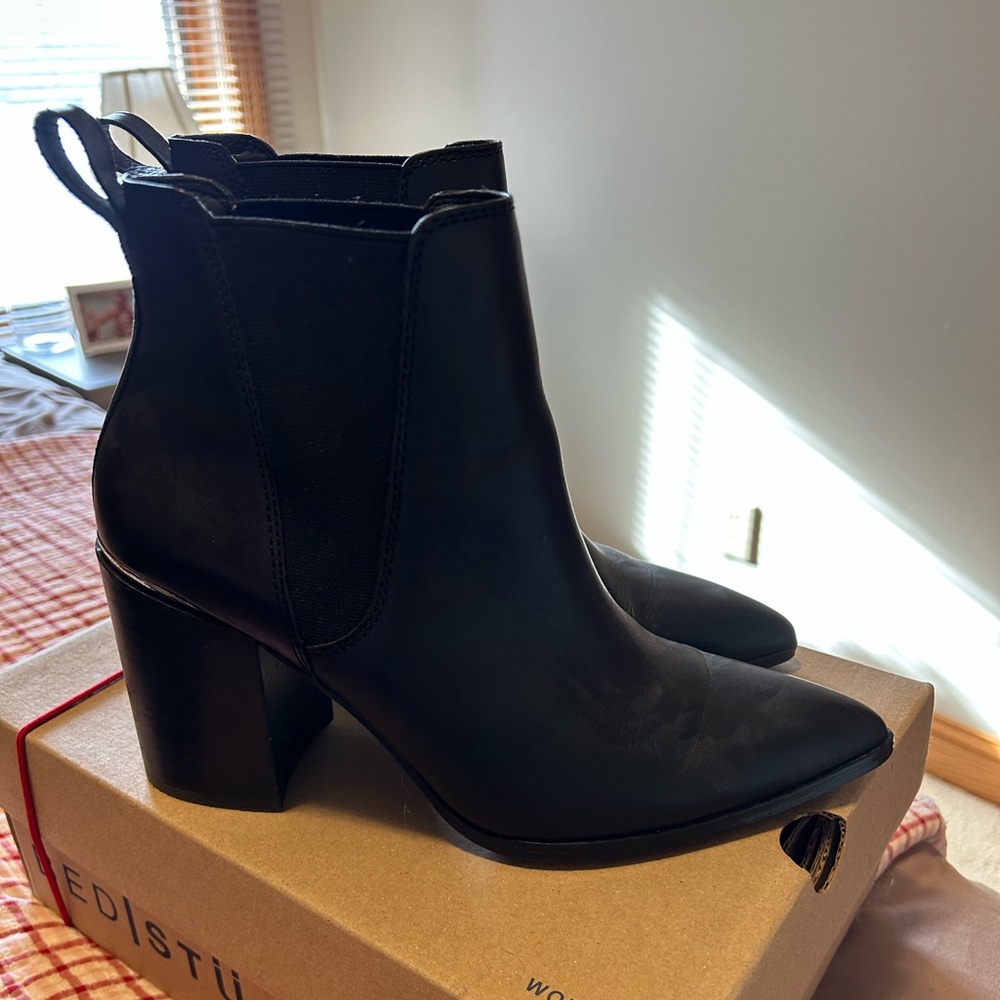 Heeled boots